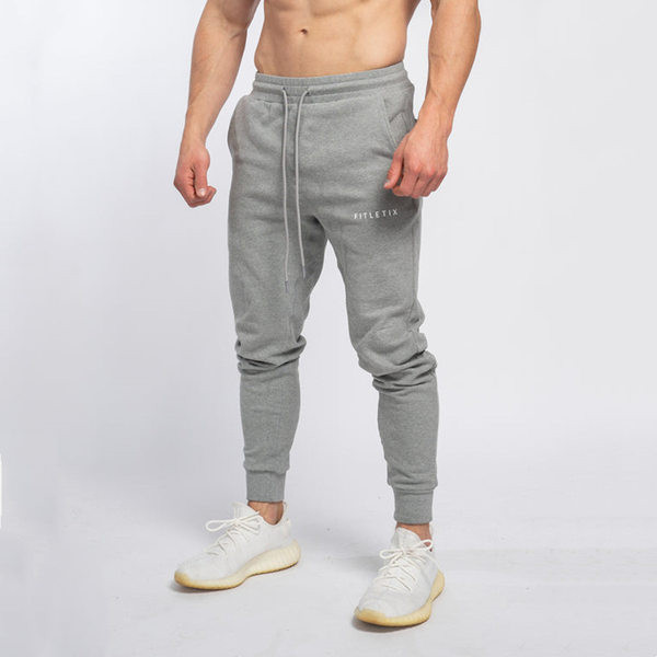 Sportnadrág zsebbel és fűzővel