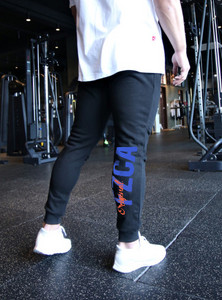 Uus meestepesu mudel kirjaga - must-valge värv