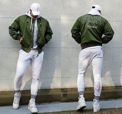 Uus meestepesu mudel kirjaga - must-valge värv