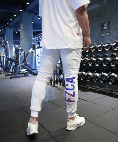 Uus meestepesu mudel kirjaga - must-valge värv