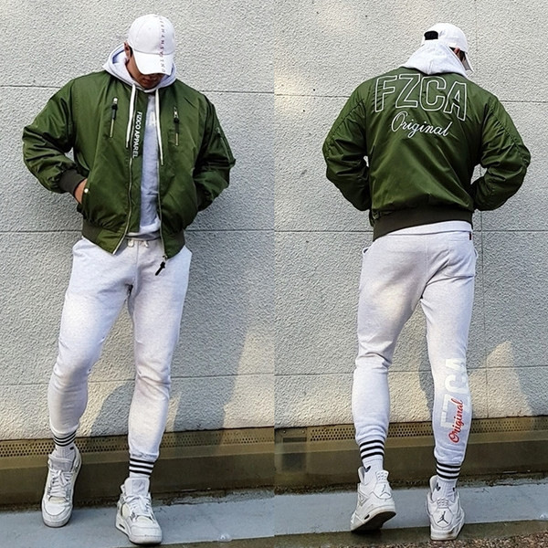 Uus meestepesu mudel kirjaga - must-valge värv