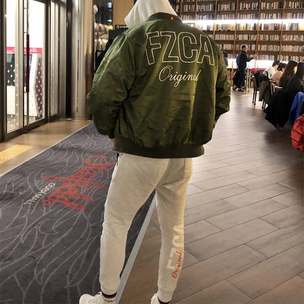 Uus meestepesu mudel kirjaga - must-valge värv