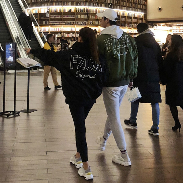 Uus meestepesu mudel kirjaga - must-valge värv