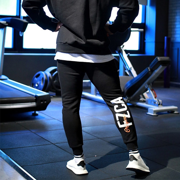 Uus meestepesu mudel kirjaga - must-valge värv