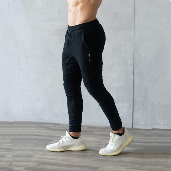 Férfi sportnadrág fűzővel és zsebben vékony modellel