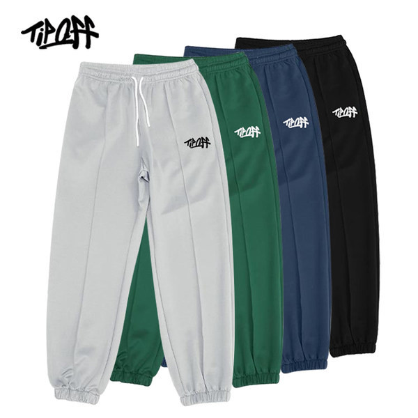 Sporta bikses ar gumiju kājās un uzrakstu vīriešiem