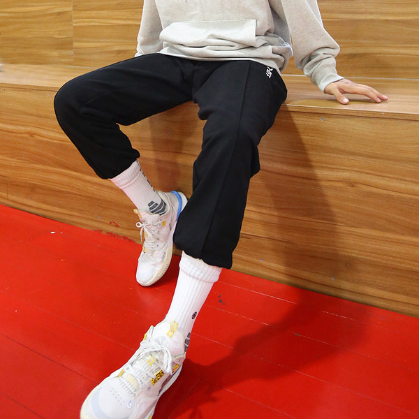 Platas vīriešu bikses ar mežģīnēm sporta modelis