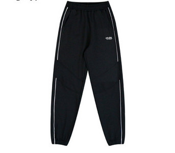 Ανδρικό παντελόνι με αθλητικό μοντέλο τσέπη