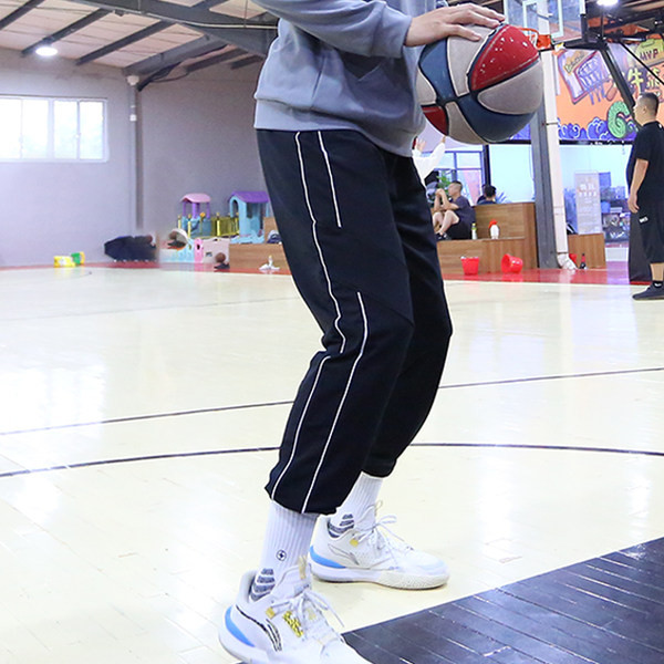 Ανδρικό παντελόνι με αθλητικό μοντέλο τσέπη