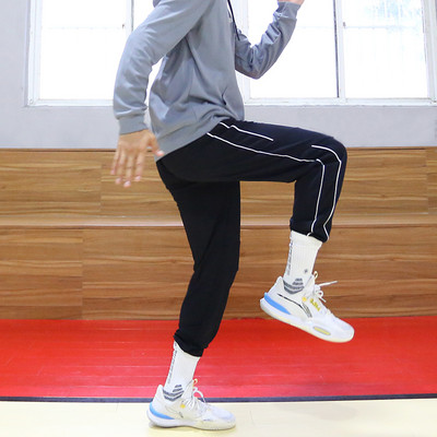 Vīriešu sporta bikses ar apdruku