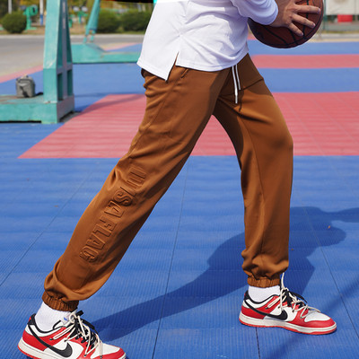 Sporta modeļa vīriešu bikses ar šņorēm un kabatu