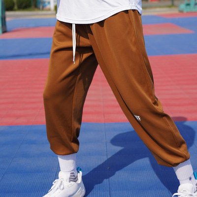 Ingyenes mintás férfi nadrág fűzővel és hímzéssel