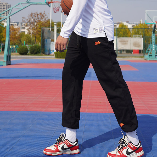 Vīriešu sporta bikses ar kabatu