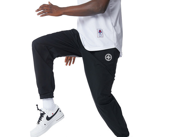 Sportske muške hlače u crnoj i sivoj boji
