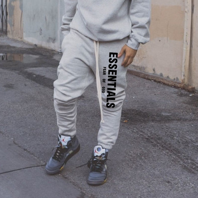 Vīriešu bikses ar divkrāsu uzrakstiem