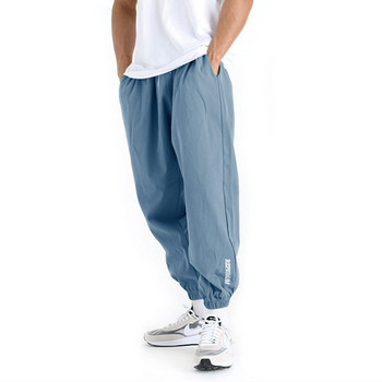 Мъжки спортен панталон -широк модел с връзки и надпис 