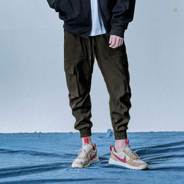 Vīriešu bikses ar sānu kabatām un saitēm