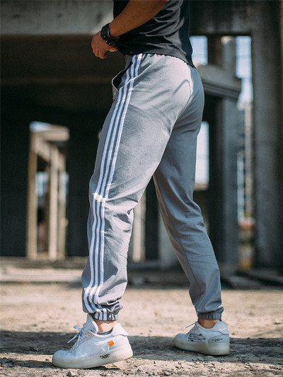 Brīvas vīriešu treniņbikses ar aukliņu un kabatu