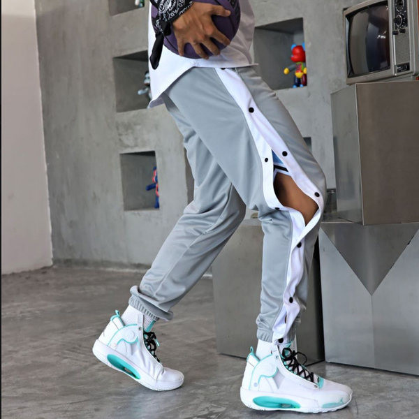 Vīriešu treniņbikses ar pogas aizdari sānos