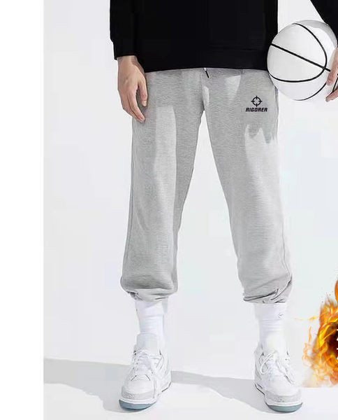 Ikdienas vīriešu dibens ar uzrakstu - melnā un pelēkā krāsā