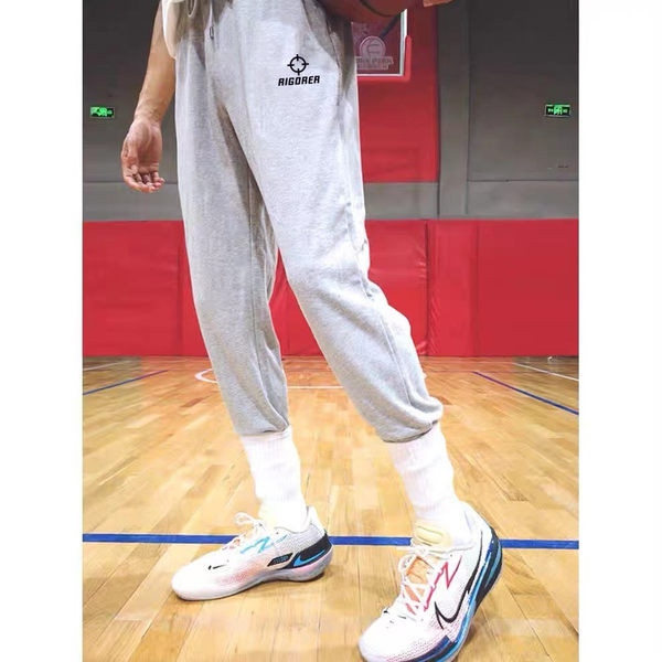 Vīriešu bikses ar šņorēm un sporta modeļa kabatu