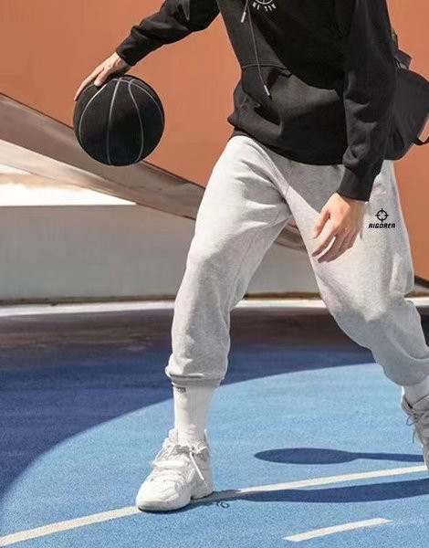 Férfi sportnadrág gumírozott szárral és fűzővel