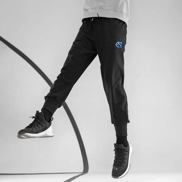 Új modell sportnadrág két modell hímzéssel és fűzővel