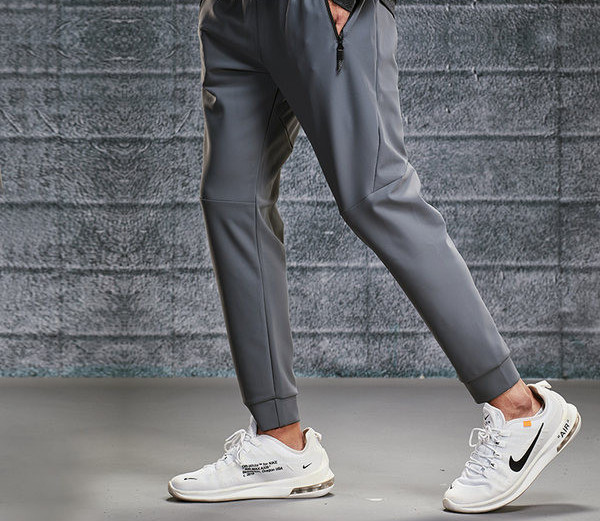 Férfi sportnadrág - tiszta, zsebes modell