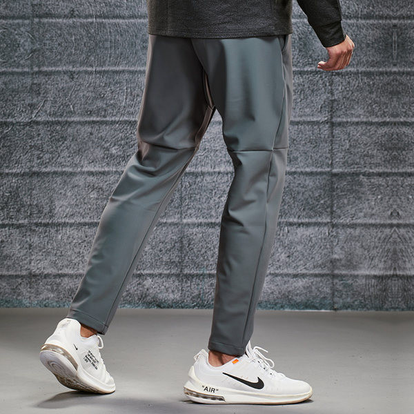 Vīriešu sporta bikses - ar kabatu un šņorēm