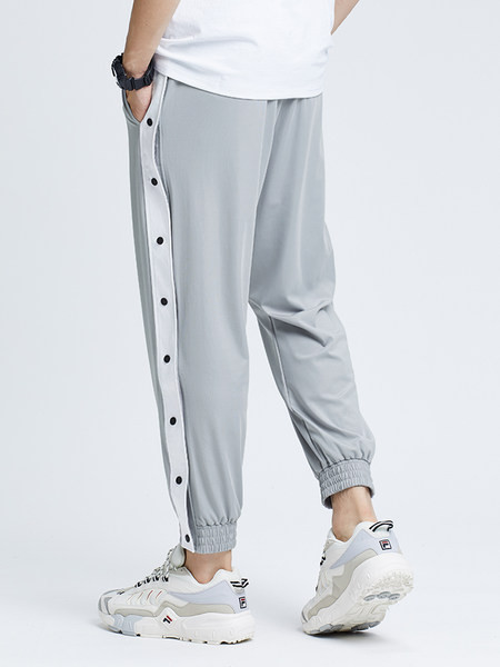 Sportiskas vīriešu bikses ar sānu pogām