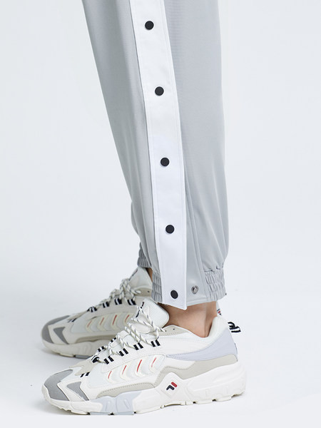 Sportiskas vīriešu bikses ar sānu pogām