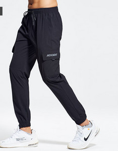 Sportos férfi nadrág zsebekkel