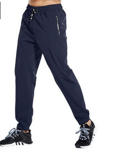 Sportos férfi nadrág fűzős