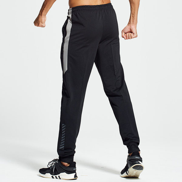 Férfi sportnadrág két modell zsebbel