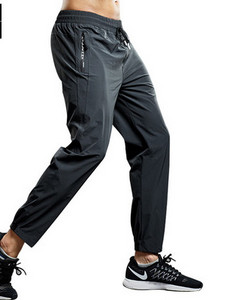 Sporta apakšdaļa ar kabatām trīs krāsās