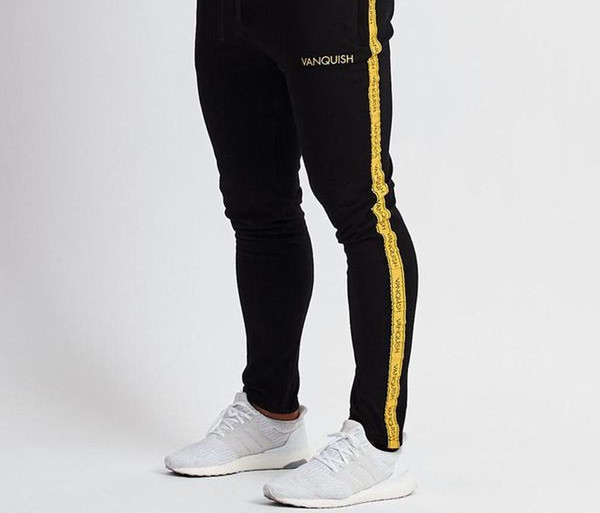 Sportos férfi nadrág szegéllyel