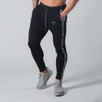 Втален модел мъжки спортен панталон с надпис и цип на крачолите 