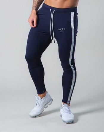 Втален модел мъжки спортен панталон с надпис и цип на крачолите 