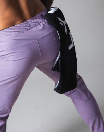 Ежедневен спортен панталон с джоб и надпис за мъже 