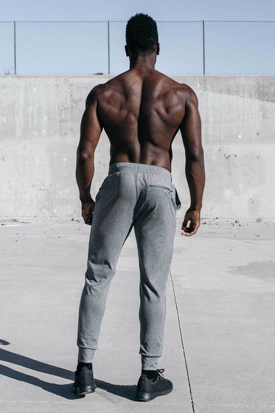 Sportiskas vīriešu bikses ar kabatu un uzrakstu