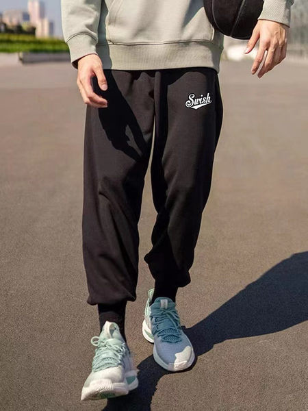 Muška trenirka s džepom i izvezenim natpisom