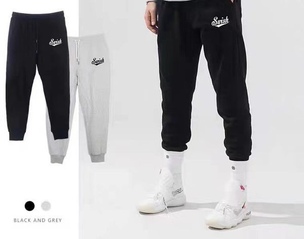 Muška trenirka s džepom i izvezenim natpisom