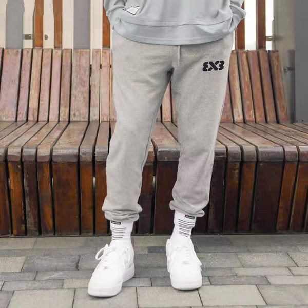 Férfi őszi-téli sportnadrág hímzett felirattal és meleg béléssel