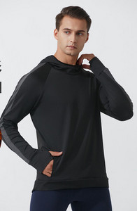 Vyriškas vilnos sportinio modelio megztinis su gobtuvu