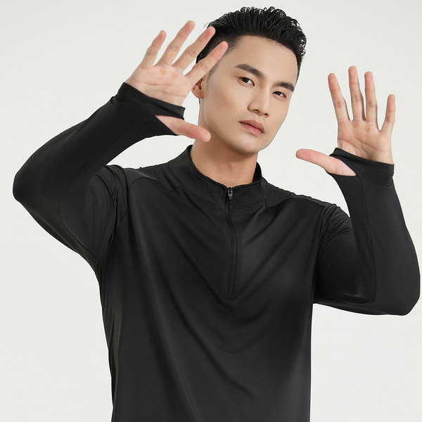 Elastīga vīriešu blūze ar rāvējslēdzēju pie apkakles