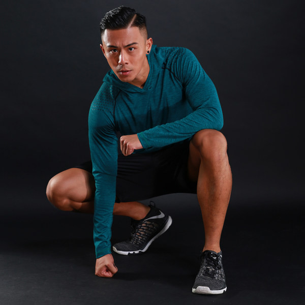 Vīriešu sporta modeļa blūze ar kapuci