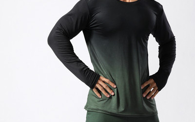 Sportiska vīriešu blūze ar garām piedurknēm un zaigojošās krāsās