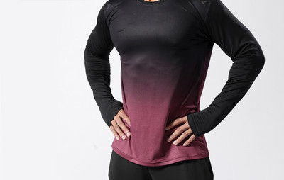 Sportiska vīriešu blūze ar garām piedurknēm un zaigojošās krāsās