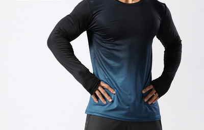 Sportiska vīriešu blūze ar garām piedurknēm un zaigojošās krāsās