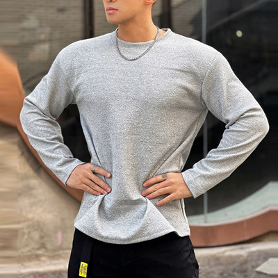 Sportos férfi blúz kerek nyakkivágással és mintával